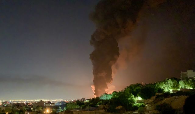 İsrail ordusu, Tahran'a yeni hava saldırıları başlattığını duyurdu