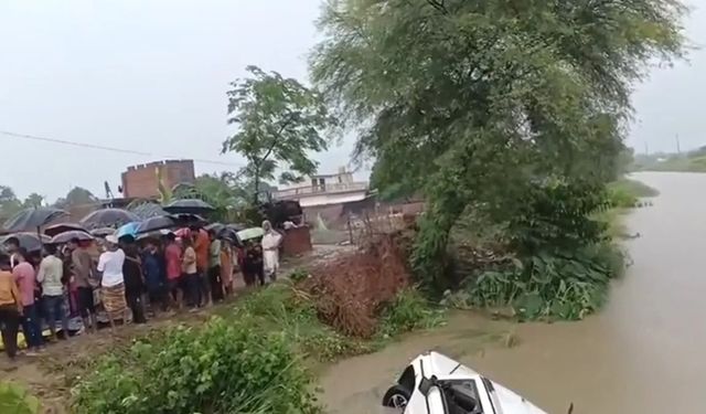 Hindistan'da arazi aracının su kanalına düşmesi sonucu 11 kişi öldü