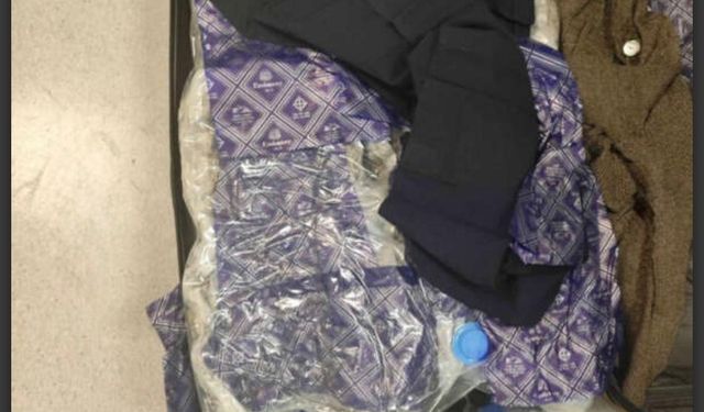 Larnaka Havalimanı’nda yolcu beraberi 24,5 kilo uyuşturucu bulundu