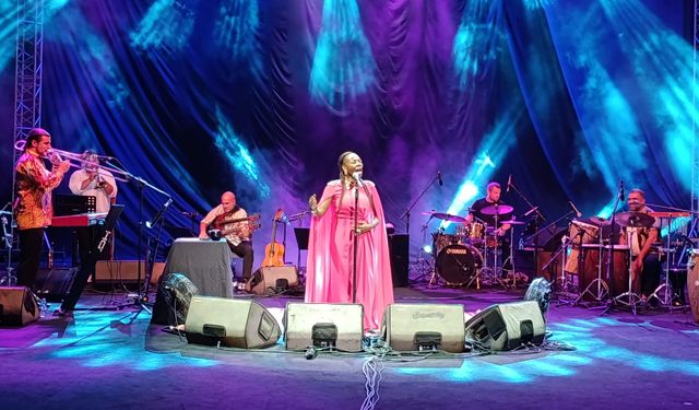 İspanyol sanatçı Buika, Girne'de sahne aldı