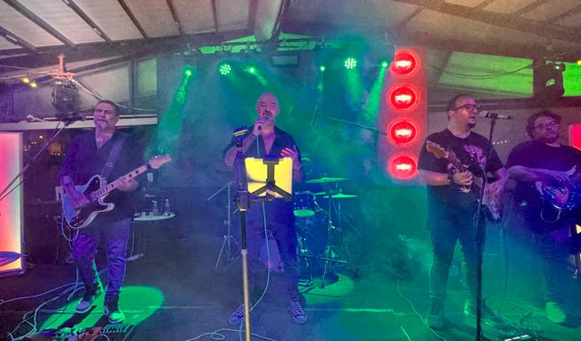 Grup Rast’tan Mod Cafe’de unutulmaz bir gece