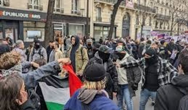 Paris'te İsrail Filarmoni Orkestrası'nın konserinde arbede çıktı