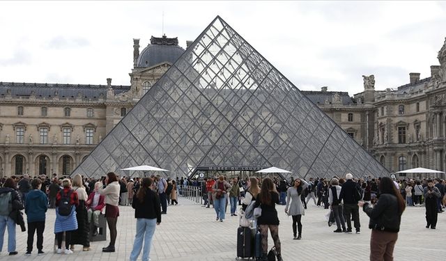 Fransa'da Louvre Müzesi soygunuyla ilişkili bir kişi daha gözaltına alındı