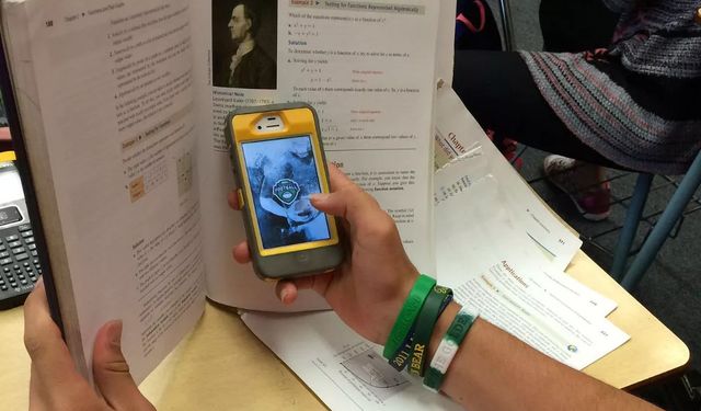 Fransa yeni öğretim yılından itibaren liselerde cep telefonu kullanımını yasaklamayı planlıyor