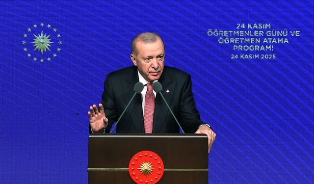 Erdoğan: Öğretmenlerimiz ilim, irfan meşalesini gururla taşıdıkça Türkiye'nin yolu da ufku da açıktır