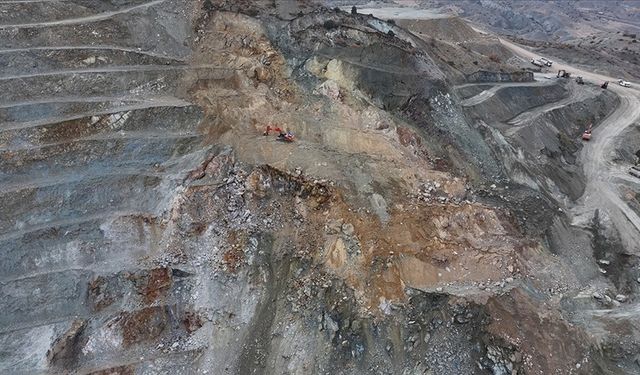 Sivas'ta maden ocağında göçük altında kalan şantiye müdürünü arama çalışmaları 10. gününde devam ediyor