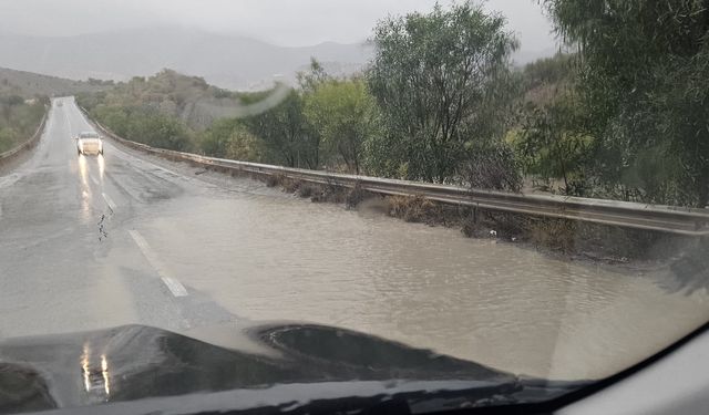 Girne–Değirmenlik ana yolunda su birikintileri oluştu