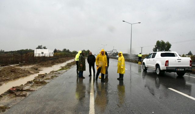 Sağanak devam ediyor, ekiplerin sahadaki çalışmaları sürüyor