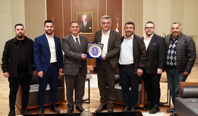 Cumhurbaşkanı Erhürman, KKTC Futbol Kulüpleri Birliği başkanı ve beraberindeki heyeti kabul etti