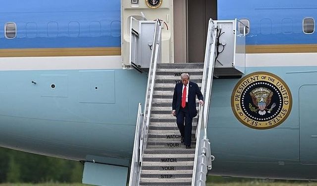 Trump'ın uçağı Davos’a giderken geri döndü