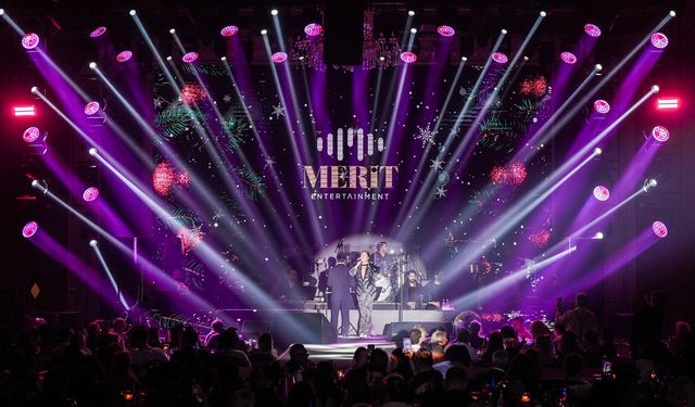 Sibel Can yeni yılı sahnede karşıladı