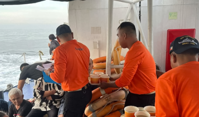 Filipinler'de 359 kişiyi taşıyan feribot battı