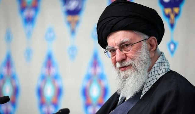 İsrail basını: İran lideri Hamaney'in konutuna 30 bomba atıldı