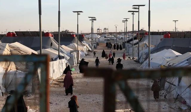 Suriye'deki Hol Kampı'ndan 22 bin kişi Irak'a nakledildi