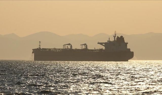 İran, Hürmüz Boğazı'nda bekleyen gemilerin görüntülerini paylaştı