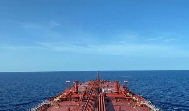 Devrim Muhafızları Ordusu: ABD-İsrail'e ait iki gemi Hürmüz Boğazı'nda füzelerle vuruldu