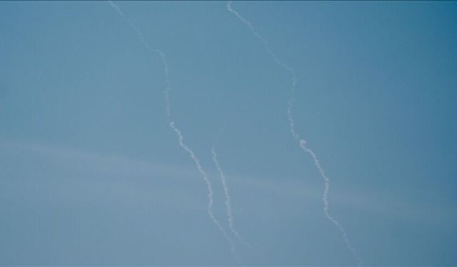 İran’dan yeni füzeli saldırı: İsrail’in birçok bölgesinde sirenler çaldı