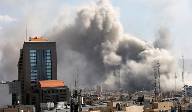 İran, ABD-İsrail saldırılarında 43 bin sivil birimin hasar gördüğünü, 223 kadının hayatını kaybettiğini açıkladı