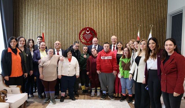 Down sendromlu gençler Meclis Başkanı Öztürkler'i ziyaret etti