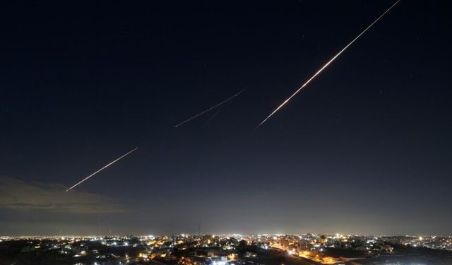 Laricani, ABD-İsrail'i "daha önce hiç karşılaşmadıkları bir güçle vuracaklarını" söyledi