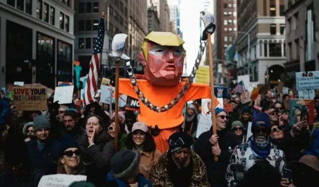 ABD’de milyonlar “Krallara hayır” diyerek sokağa çıktı