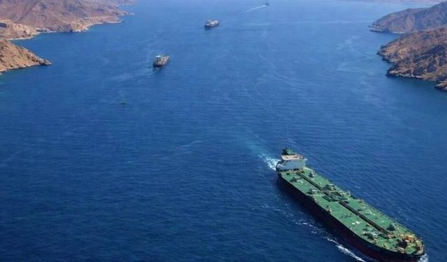 Hürmüz Boğazı'ndan Türk sahipli ilk gemi geçti