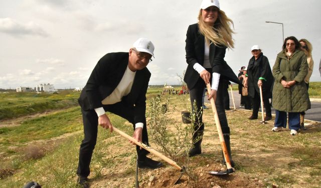 “Yeniden Yeşil Kıbrıs” etkinliğiyle ülke genelinde eş zamanlı fidan dikimi gerçekleştirildi