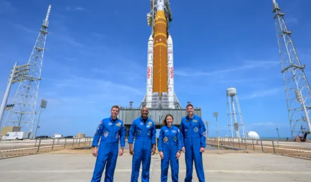 NASA’nın 50 yıl sonra ilk insanlı Ay seyahati için geri sayım başladı