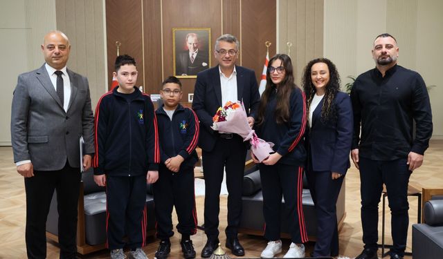 Cumhurbaşkanı Erhürman ÖZEV Özel Eğitim Vakfı heyetini kabul etti