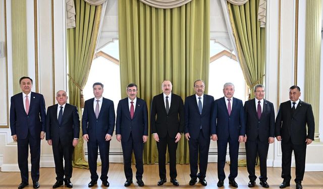 Azerbaycan Cumhurbaşkanı Aliyev, Başbakan Üstel ve TDT devletleri ile bir araya geldi