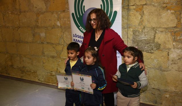 23. Kanserle Savaş için Afiş ve Slogan Yarışması ödül töreni ve sergi açılışı yapıldı