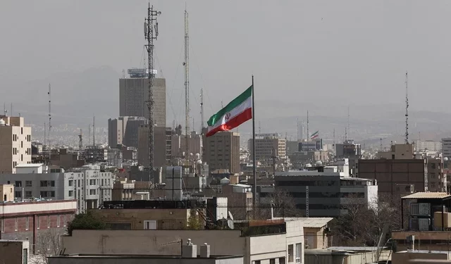 İran’da tüm okullarda uzaktan eğitime geçiliyor