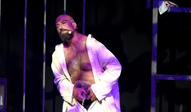 Sanatçı Abdullah Öztoprak’ın tiyatro oyunu ‘Parçalayanım… Parçalarım’ yarın ve pazartesi LAÜ'de sahnelenecek