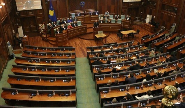 Kosova'da Meclis yeni cumhurbaşkanını seçemediği için yeniden erken genel seçime gidiliyor