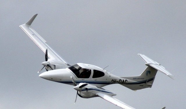 Avustralya'da hafif uçak hangara çarptı. 2 ölü, 10 yaralı