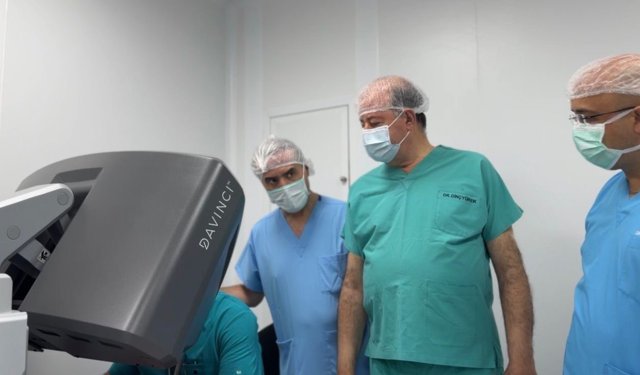 Dr. Burhan Nalbantoğlu Devlet Hastanesi’nde ilk robotik cerrahi ameliyatlar başarıyla yapıldı