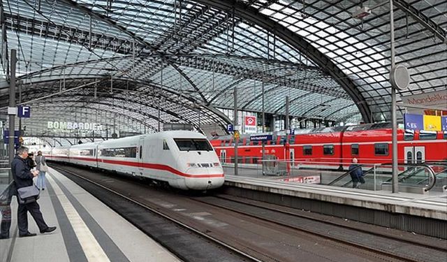 Almanya'da telsiz arızası nedeniyle ülke genelinde tren seferleri durduruldu