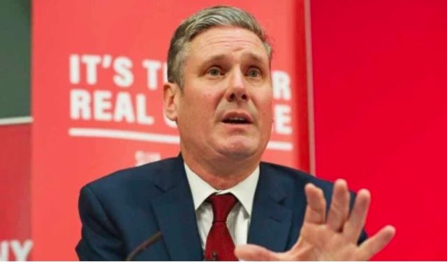 İngiltere'de Başbakan Keir Starmer istifa etti