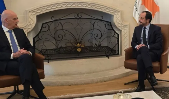 Hristodulidis, Yunan Savunma Bakanı Dendias'ı kabul etti