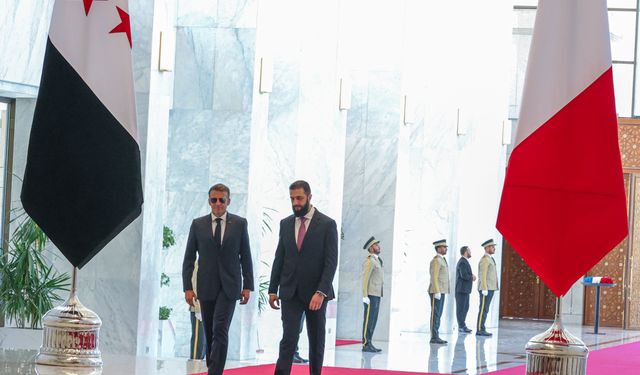 Suriye Cumhurbaşkanı Şara, Fransa Cumhurbaşkanı Macron ile Şam'da görüştü