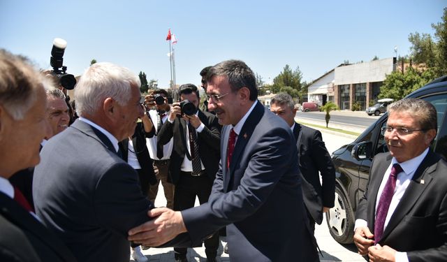 Yılmaz, Güzelyurt Belediyesi yeni merkez binasını ziyaret etti