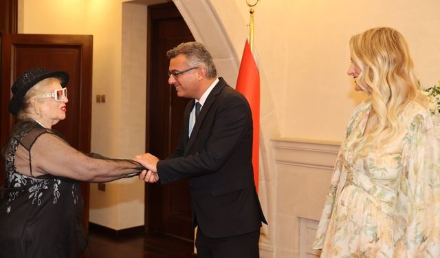 Eski Cumhurbaşkanlığı Sarayı’nda “Resmin Kamusal Hafızası” adlı sergi açıldı
