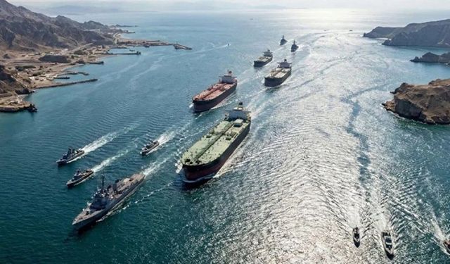 İran, Hürmüz Boğazı'ndan geçen Güney Kıbrıs bayraklı ticari bir gemiye ateş açtı