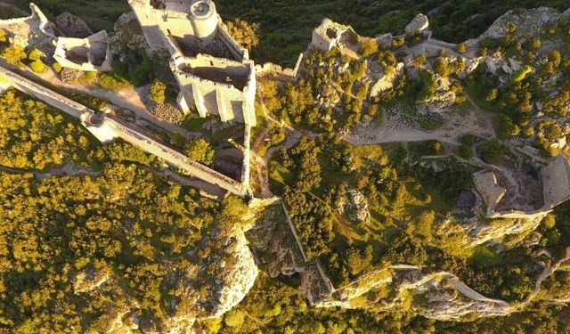 UNESCO, Fransa'nın Normandiya çıkarması plajlarını ve Languedoc Kraliyet Kaleleri'ni Dünya Mirası Listesi'ne aldı