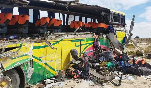 Cezayir'de yolcu otobüsünün devrilmesi sonucu 25 kişi hayatını kaybetti