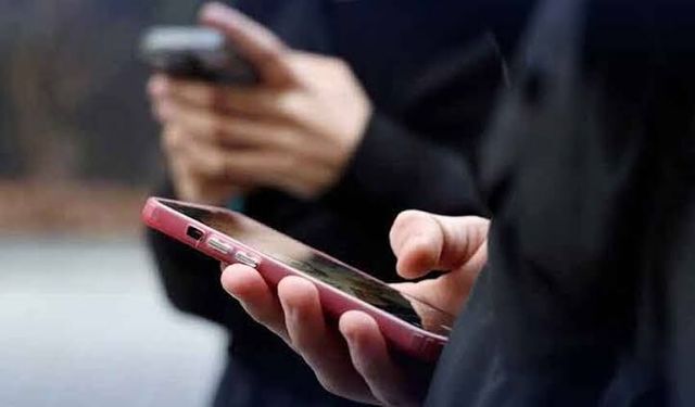 Fransa'da Anayasa Konseyi, 15 yaş altına sosyal medya yasağını “ifade özgürlüğü” gerekçesiyle iptal etti