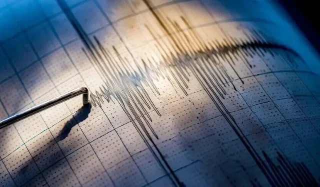 Endonezya'da 6,6 büyüklüğünde deprem
