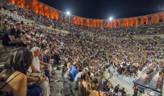 Töre Uluslararası Aspendos Opera ve Bale Festivali’nde sahne aldı