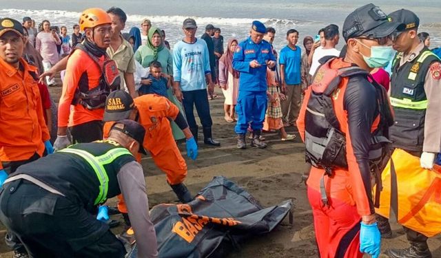 Endonezya'da 13 Eylül'de alabora olan feribottaki 52 kişinin cesedine ulaşıldı