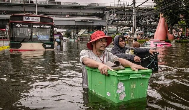Tayland'da seller nedeniyle binlerce kişi tahliye edildi